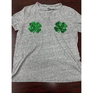 PINK Victoria’s Secret St. Patrick Day Grey Short Sleeve Tee Size Medium